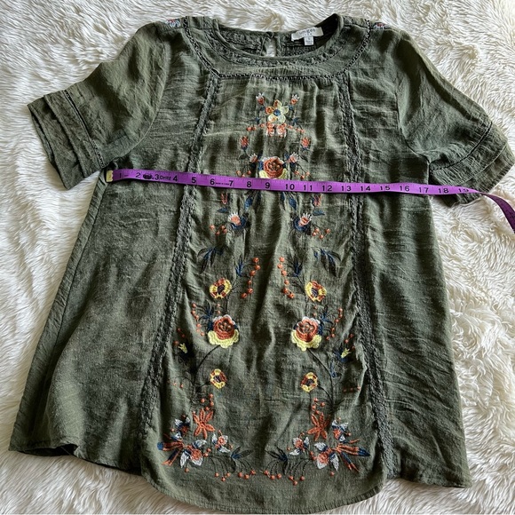Olive Green Shirt with Embroidered Floral Design and Small Keyhole Back - Picture 6 of 8